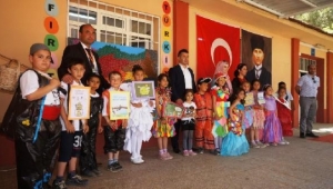 Öğrenciler atık malzemeleri tekrar kullanıma kazandırdı