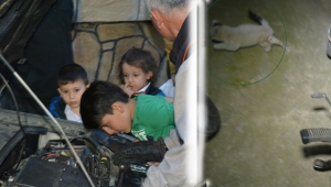 Sıkışan yavru kediyi itfaiye kurtardı