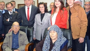 Turgutlu'da CHP'li Akın koltuğuna oturdu