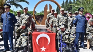 Akhisar'da 28 engelli, asker oldu