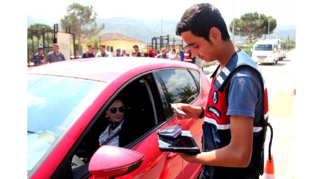 Alaşehir'de, öğrencilere jandarmadan trafik eğitimi