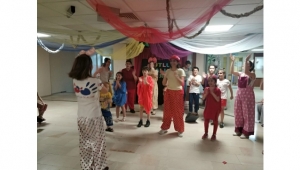 Çocuk tiyatroculardan kanser tedavisi gören arkadaşlarına moral