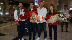 Manisa Büyükşehir’in Gururlarına Görkemli Karşılama