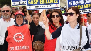 Manisa'da işçiler harmandalı oynayıp, halay çekti