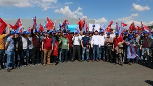 Standart Profil işçilerinden yol kapatma eylemi