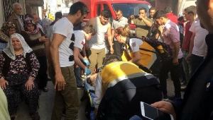 Yemek yapan yaşlı kadın, mutfakta çıkan yangında yaralandı