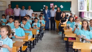 Esarete Boyun Eğmeyen Kasaba isimli kitap  2400 öğrenciye hediye edildi 