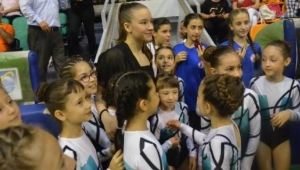 Şampiyon jimnastikçi Ayşe Begüm'e sevgi seli