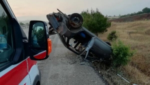 Takla atan otomobilin sürücüsü yaralandı