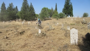 Alaşehir Mezarlıkları Bayrama Hazırlanıyor
