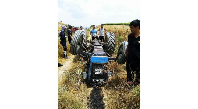 Devrilen traktörün altında kalan sürücü öldü