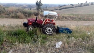 Kula'da otomobil traktöre çarptı: 2'si ağır 12 yaralı