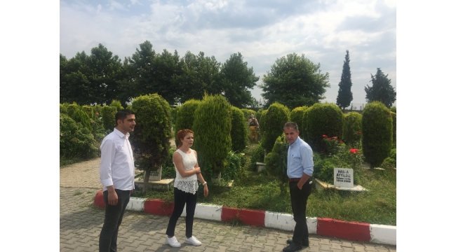 Mezarlıkta Hummalı Çalışma