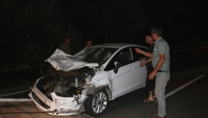 Zincirleme kazada otomobil ikiye bölündü: 3 yaralı