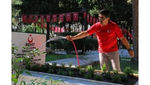 Gazi, şehit mezarlıklarında gönüllü temizlik yapıyor