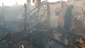 MANİSA'nın Kula ilçesinde 2 katlı ev, çıkan yangında kullanılmaz hale geldi