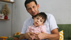 Minik Ömer'in ailesi, tedavi için destek bekliyor