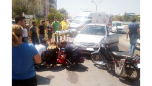 Otomobil çarpan motosikletteki 2 kişi yaralandı