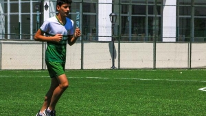 Şampiyon futbolcu, inşaatlarda çalışıp harçlığını çıkarıyor