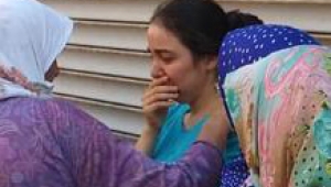 Anne ,iki çocuğunu alevlerin içinde aldı VİDEO