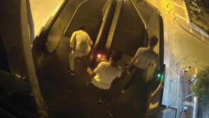 Bantlarda kayan, butonları tekmeleyenler yürüyen merdivende arızaya neden oldu