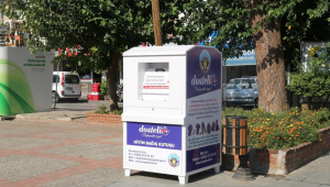 Kullanmadığız Kıyafetler Giyim Bağış Kutusuna