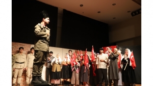 ‘Küllerinden Doğan Kasaba’ ayakta alkışlandı