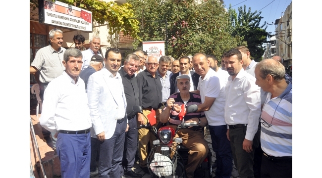 Mak – Göç Derneğinin aşure hayrında Hasan Amca’nın yüzü güldü