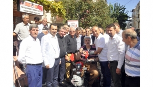 Mak – Göç Derneğinin aşure hayrında Hasan Amca’nın yüzü güldü