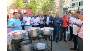 MHP’nin aşure hayrı yeni ve eski başkanları buluşturdu