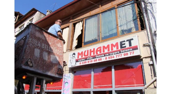 Tepki çeken lokanta tabelası indirildi