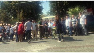 Ters yönden çıkan otomobil ile motosiklet çarpıştı: 2 yaralı