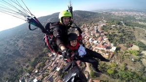 Başarılı öğrencilere yamaç paraşütü ödülü