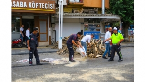 Caddeye dökülen yağ sürücülere zor anlar yaşattı