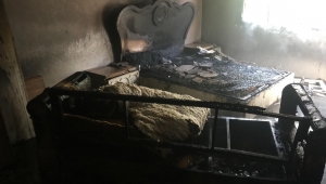 Eşinin açtığı boşanma davasına kızıp evi ateşe verdi