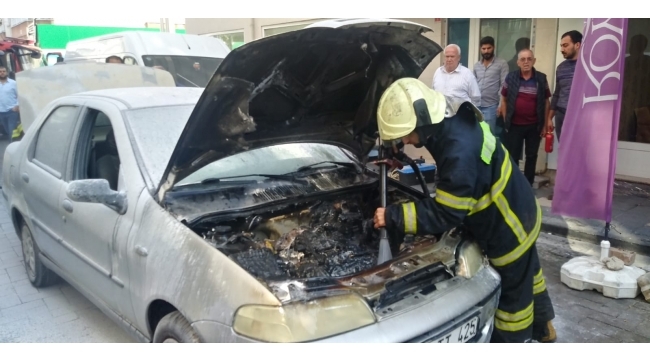 Seyir halindeki araçta çıkan yangın korkuttu