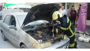 Seyir halindeki araçta çıkan yangın korkuttu