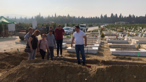 ​​​​​​​Turgutlu Mezarlıklarında İnceleme