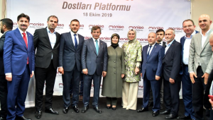 TÜRKİYE’NİN HER İLİNDEN MANİSA’YA AKIN EDEN DAVUTOĞLU İLE FOTOĞRAF KARESİNE GİREBİLMEK İÇİN YARIŞ ETTİ