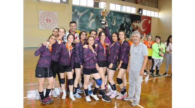 Zübeyde Hanım hentbolcuları, Cumhuriyet Kupası’nda zirvede!