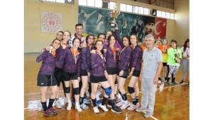 Zübeyde Hanım hentbolcuları, Cumhuriyet Kupası’nda zirvede!