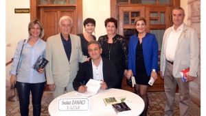Eğitimci - Yazar Danacı’nın imza ve söyleşi günü ilgi gördü