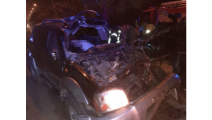 Kamyona çarpan kamyonetin sürücüsü ağır yaralandı