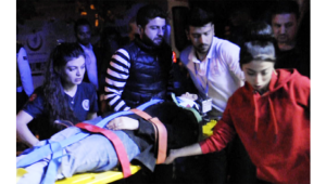 Motosiklet sürücüsü genç kadına çarpıp kaçtı!