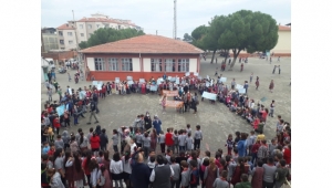 Öğrenciler lösemili çocuklar için yürüdü