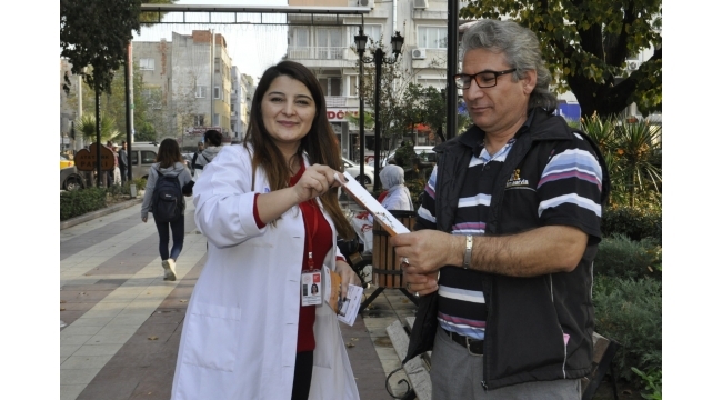 Sağlık çalışanları KOAH hakkında vatandaşları bilgilendirdi