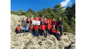 Zirve dağcıları Spil – Oduncu Yolunda yürüdü