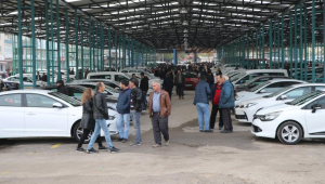 Manisa Oto Pazarı İlk Günden Tıklım Tıklım Doldu