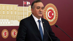 MHP’Lİ ERKAN AKÇAY: “SATHI MÜDAFAA ANLAYIŞIYLA EKONOMİK CEPHEMİZİ GÜÇLENDİRMELİYİZ”