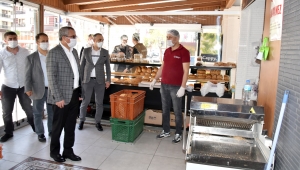 Manisa Valisi Ahmet Deniz ise sokağa çıkarak denetimlerde bulundu